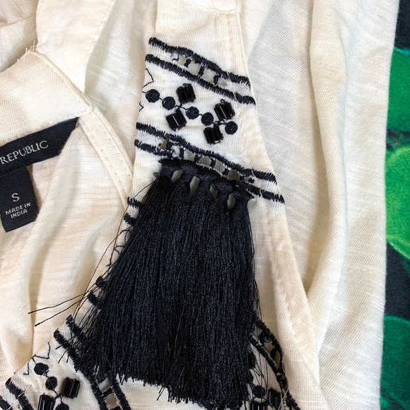 🚫SOLD! I•BANANA REPUBLIC•I Sleeveless Blouse - Picture 5 of 8